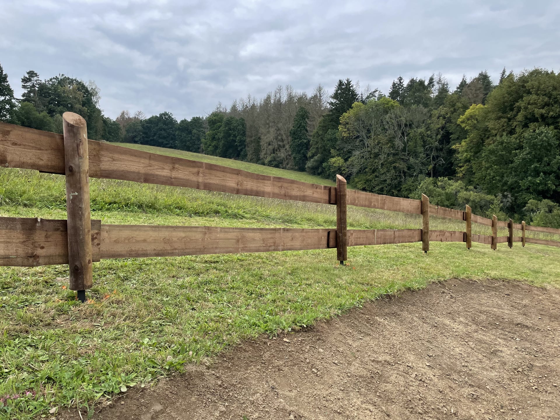 Obrázek 10 / Dřevěné ploty - ručně opracovaný   - realizace Ctiboř 9-2021